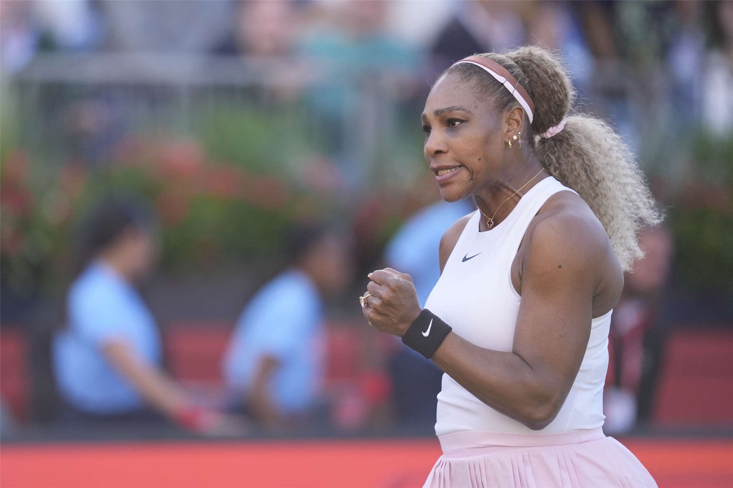 前球后小威廉絲（Serena Williams）在女王杯網賽復出，受到矚目。