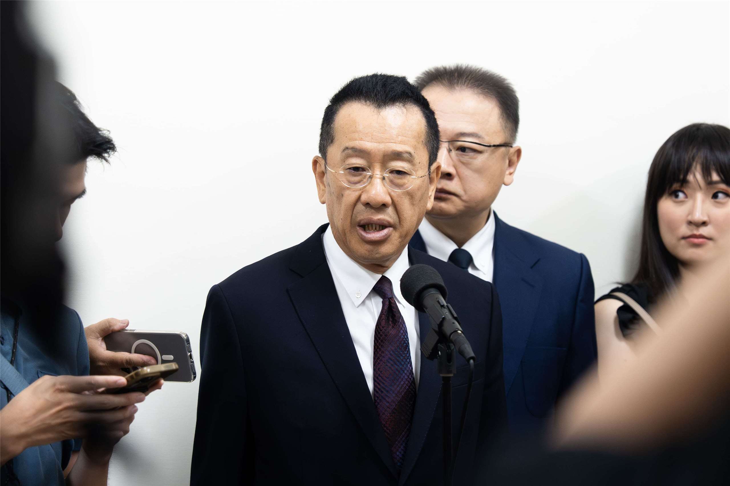 美國防長赫格塞斯出席「香格里拉對話」，但演講中卻罕見未提及台灣問題。對此，國防部長顧立雄1日在立法院表示，美方對台立場未變，並強調台美交流仍緊密進行中。(楊仁翔 攝)