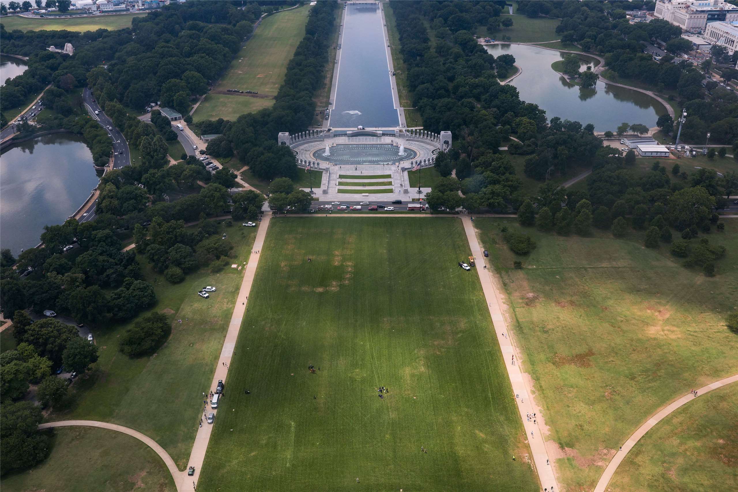美國公園警察調查華盛頓國家廣場(National Mall)草坪出現巨型的數字「8647」。