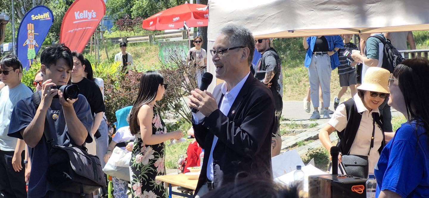 駐奧地利代表劉玄詠(中)參與2026歐洲台灣文化年的「台灣日」活動。(FB/@tecoaustria)