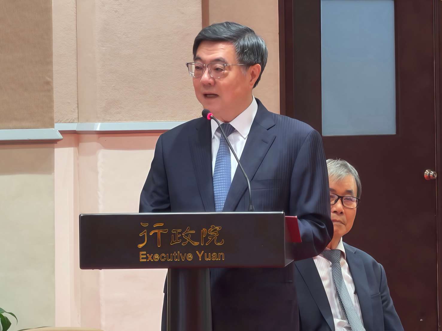 行政院長卓榮泰3日接見「2026 KidWind 風力能源世界賽我國代表團」。(鄭佑漢 攝)
