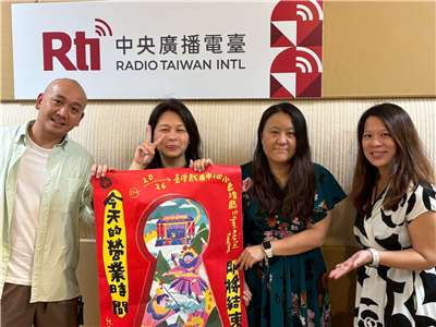 戲曲圈生存指南，現代劇場人的異世界冒險《今天的營業時間即將結束》