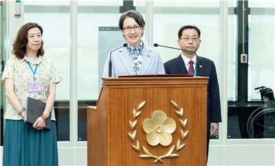 副總統蕭美琴6日率團訪問帛琉共和國，展開為期5天4夜的「帛榮專案」。蕭副總統在桃園機場行前致詞表示，期盼藉由這次的出訪更加深化兩國雙方在多元領域的合作，在既有基礎上展望未來。(圖：總統府)