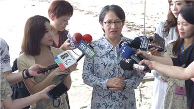 副總統蕭美琴正率團訪問友邦帛琉，她在當地與媒體分享，自己經過一連串海上行程後曬傷，皮膚如同「煮過烤熟的龍蝦」，但看到帛琉海洋的美景及帛琉政府力挺台灣，這一切都很值得 。（劉玉秋攝）