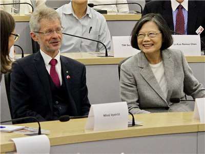 捷克參議長韋德齊(Milos Vystrcil，左)3日出席「哈維爾對話」活動，前總統蔡英文(右)應邀致詞 (央廣記者王照坤 攝)
