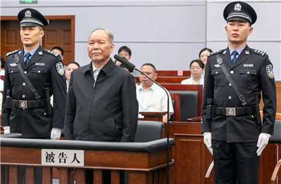 重慶市第一中級人民法院5日一審公開宣判前西藏自治區政府主席齊扎拉受賄一案，對齊扎拉依受賄罪判處無期徒刑，剝奪政治權利終身，併處沒收個人全部財產。(微博@人民日報)
