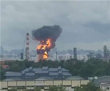 莫斯科當地一座煉油廠16日遭到烏克蘭的無人機攻擊，官方表示沒有任何人員傷亡。(圖翻攝X@DawidKamizela)
