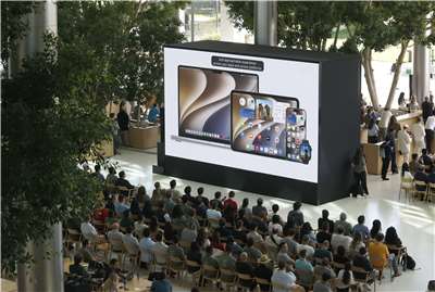 蘋果公司在加州蘋果園區舉行的蘋果全球開發者大會(WWDC)，宣布將攜手谷歌(Google)，重新投入AI領域。(AFP)