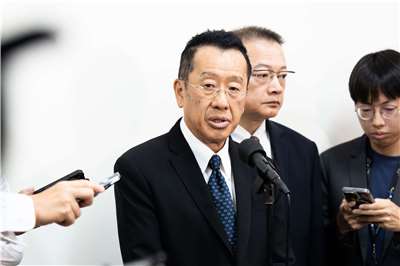 針對空軍T-34初教機的汰換爭議，國防部長顧立雄8日在立法院說明，現役T-34初教機壽期到2033年，空軍已啟動後續更新案，預計2027年5月31日前完成建案，並納入2028年度國防預算。(楊仁翔 攝)