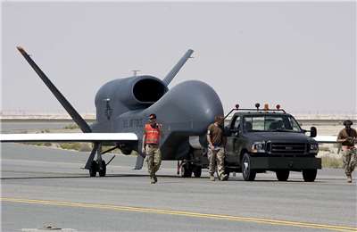 RQ-4全球鷹為美軍主力高空長航時無人偵察機。圖為在中東投入實戰的RQ-4全球鷹偵察機。(維基百科)