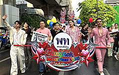 曼谷驕傲節5月31日登場，活動以「驕傲地修補世界」為主題，現場聚集大批民眾與支持團體參與。