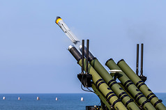Altius-600M無人機今天(3日)首度執行海上目標射擊。（軍聞社提供）