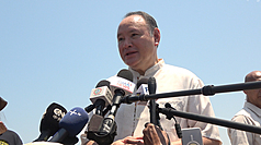 菲律賓國防部長鐵歐多洛表示，馬尼拉對中國最近在黃岩島周邊的活動感到憂心。 (檔案照)