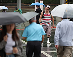 6日整體雨勢較5日趨緩，不過各地仍有局部陣雨出現的機會。資料照。