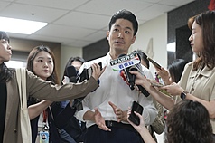 台北市長蔣萬安（中）強調，北捷信義線東延段待確保一切符合安全規定後才會通車。