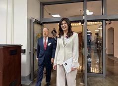 國民黨主席鄭麗文(前)正率團在美國訪問，傳美國國安會取消與鄭麗文的會面，且未告知原因。國民黨今天(11日)表示，特定媒體故意詆毀只是暴露出民進黨的恐慌和心虛。圖為鄭麗文10日拜訪華府。