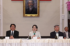 副總統蕭美琴（前中）11日上午在總統府主持記者會，介紹監察院第7屆正、副院長及監察委員被提名人。
