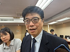 陸委會主委邱垂正17日表示，政府多次說明禁止中央與地方公務人員以任何形式參加海峽論壇，包含視訊，這次將以兩岸關係條例33條之1，請主管機關內政部進行了解與查處。