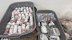 金門小三通邢姓旅客17日自中國廈門入境金門，其手提行李夾藏約304隻守宮等活體動物遭查獲。財政部關務署高雄關18日表示，全案將依相關規定移請權責機關辦理。