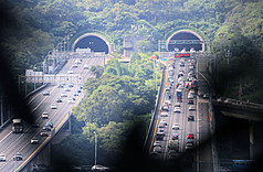 交通部高速公路局表示，預估21日國道交通量為108百萬車公里。資料照。