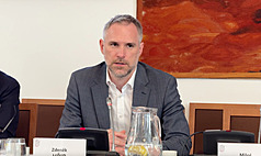 布拉格前市長賀瑞普(Zdeněk Hřib)（圖）18日回顧，當年布拉格拒絕北京的一中原則政治條款，果斷與其解除姊妹市協議，改與台北市締結為姊妹市。隨後雖遭到北京的政治與文化報復，但危機很快就化解。