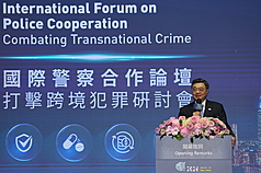 2026國際警察合作論壇－打擊跨境犯罪研討會23日上午在台北美福大飯店舉行，行政院長卓榮泰致詞時宣誓打擊犯罪的決心。