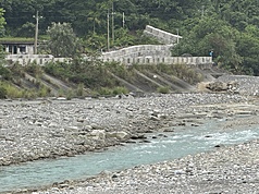 花蓮縣萬里溪堰塞湖集水區預估降雨量下修，林業及自然保育署花蓮分署26日宣布解除黃色警戒。