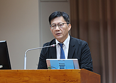 立法院教育及文化委員會29日進行詢答及審查，教育部次長張廖萬堅列席備詢。