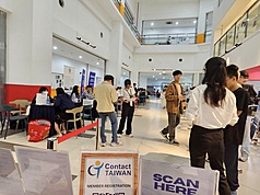 馬來西亞身為東南亞半導體產業重鎮，吸引全球科技業進駐，台灣也透過Contact TAIWAN攬才平台提前布局，深入馬來西亞知名大學拉曼大學攬才。