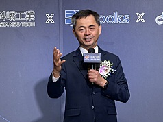半導體設備廠家登董事長邱銘乾30日出席科嶠與美商Brooks Automation策略聯盟記者會時受訪表示，台灣中小型設備廠充滿活力的體系，即使韓國政府投入重金，也難以在短時間內複製。