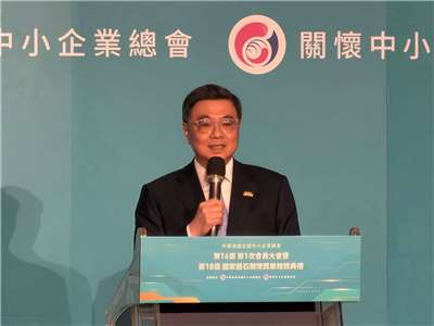 行政院長卓榮泰23日出席「中華民國全國中小企業總會第16屆第1次會員大會暨第18屆國家磐石關懷獎章贈獎典禮」。(鄭佑漢 攝)