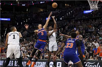 紐約尼克以94比90擊敗馬刺，奪下NBA總冠軍。