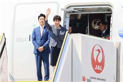 日本首相高市早苗13日在啟程訪問歐洲之前表示，她會在法國即將召開的G7峰會上，提出由G7共同儲備關鍵礦產之構想。(圖翻攝X@takaichi_sanae)