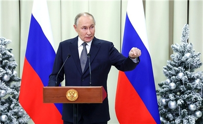 俄羅斯總統普丁(Vladimir Putin)在克里姆林宮28日發表的訪談中承認，在不斷遭到烏克蘭攻擊後，俄羅斯的燃料正面臨「一定程度的短缺」。 (圖:克宮)