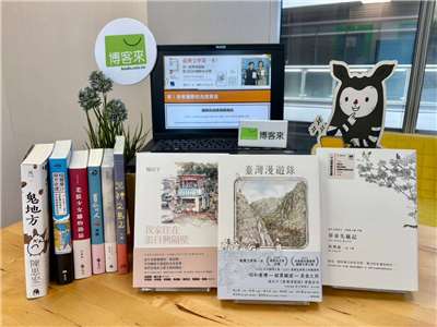 《臺灣漫遊錄》勇奪國際布克獎後，在國內掀起閱讀熱潮，博客來網站銷售與預購量突破2萬本，連英日韓文版銷售也攀升。(博客來提供)