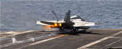 美軍中央司令部表示，美軍一架F/A-18超級大黃蜂戰機8日令一艘空載油輪失去航行能力，原因是這艘船試圖駛往伊朗港口，違反美方持續針對伊朗的封鎖措施。(X@CENTCOM)