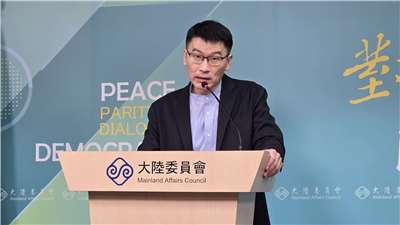 陸委會發言人梁文傑25日主持陸委會例行記者會。(陳國維 攝)