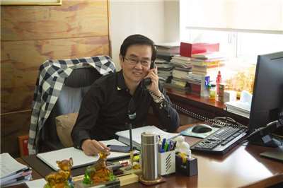 資深香港藝人黃百鳴涉股票內線交易遭法院判處入獄5個月兼罰款，但他17日撤銷交保，即時服刑。(資料照/華映提供)