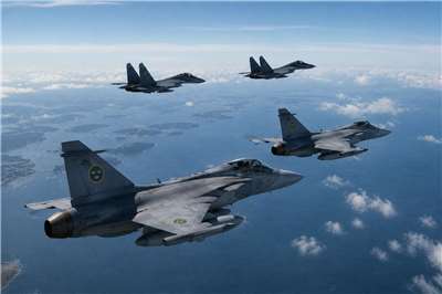 瑞典軍方13日聲明指出，2架俄羅斯軍機12日越過波羅的海，軍方偵查到它們的活動後，立刻派出4架獅鷲戰機前往攔截，同時北約的戰機也緊急升空。最終這2架俄羅斯軍機沒有進入瑞典領空。(示意圖/AI生成)
