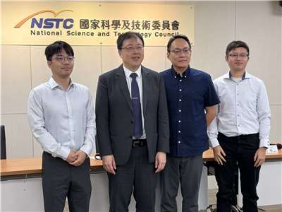在國科會支持下，成功大學團隊成功開發電漿推進系統「真空電弧誘發脈衝電漿推進器(VAI-PPT)」，提升既有推進器穩定度與壽命。(蔡芃敏 攝)