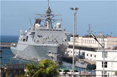 美軍艦勞德代堡號(USS Fort Lauderdale)29日停靠在拉圭拉港，援助物資運輸。