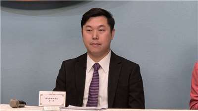 總統府「全社會防衛韌性委員會」25日舉行第8次委員會議，國安會副秘書長李問轉述此次會議內容。(劉玉秋攝)