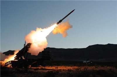 路透報導，川普政府將會晤軍火商討論加速生產武器。圖為美軍「增程愛國者三型」(PAC-3 MSE)攔截飛彈。資料照。(翻攝美軍DVIDS官網)