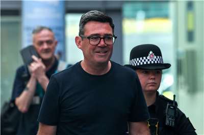 前曼徹斯特市長柏南(Andy Burnham)(前)有望成為新任英國首相。