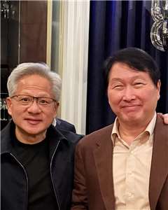 南韓SK集團會長崔泰源（右）在台北會見輝達執行長黃仁勳。 (SK海力士官方臉書)