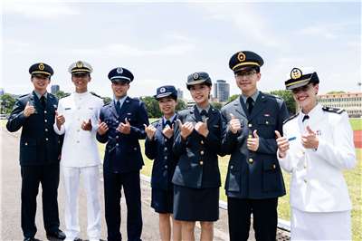 國防部三軍八校30日舉行聯合畢業典禮，即將下部隊任官的各校畢業生，皆有各自不同的抱負。(楊仁翔 攝)