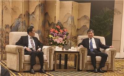 率團前往中國福建出席海峽論壇的國民黨副主席張榮恭12日中午會見福建省委書記周祖翼。(國民黨提供)