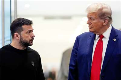 美國總統川普(Donald Trump，右)改口稱讚烏克蘭總統澤倫斯基(Volodymyr Zelenskyy，左)，表示澤倫斯基對抗俄羅斯入侵表現「可圈可點」。圖為兩人資料照。
