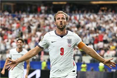 英格蘭前鋒凱恩(Harry Kane)17日在世界盃小組賽上半場攻進兩球。