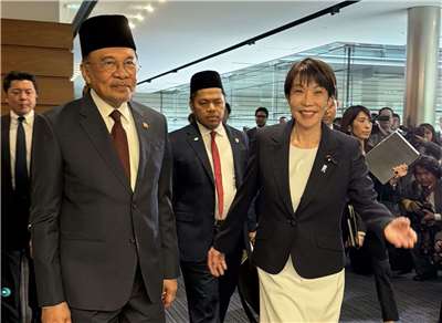 日本首相高市早苗10日在東京與馬來西亞首相安華(Anwar Ibrahim)舉行會談。 (圖:X@kantei)